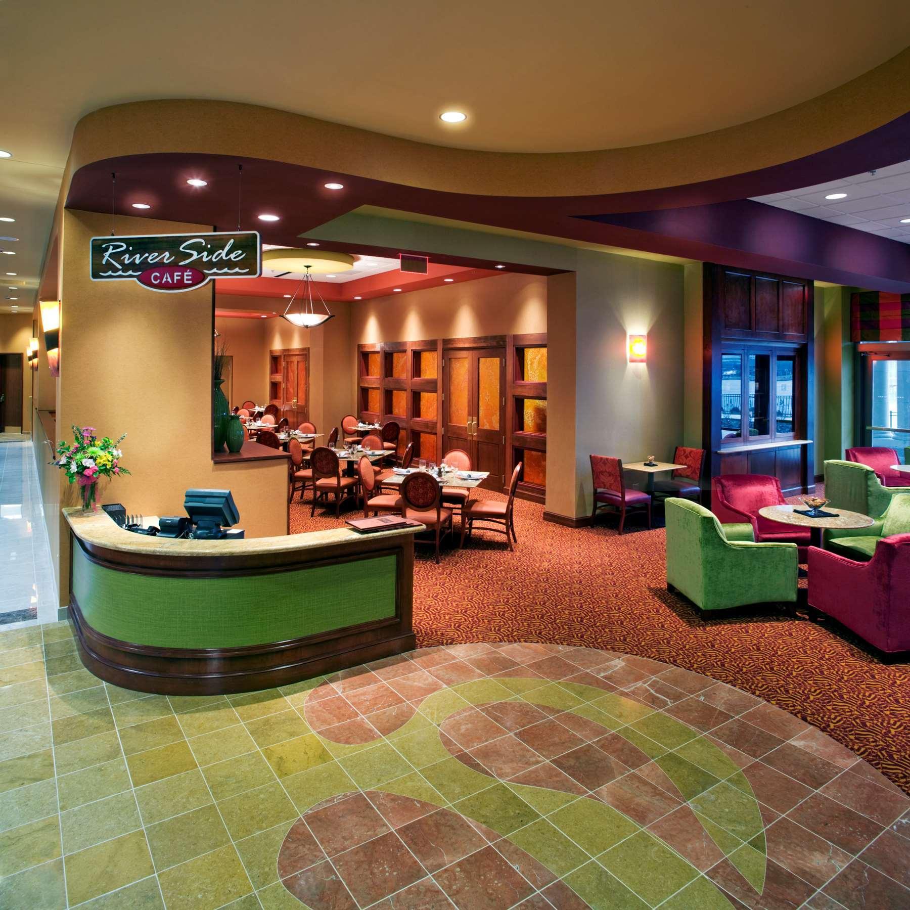 Embassy Suites East Peoria Hotel And Riverfront Conference Center Restaurant foto